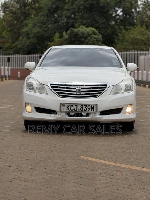 Toyota Crown 2009 White