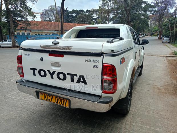 Toyota Hilux 2012 White