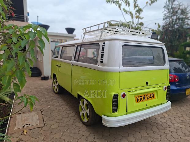 Volkswagen Kombi 1975 White