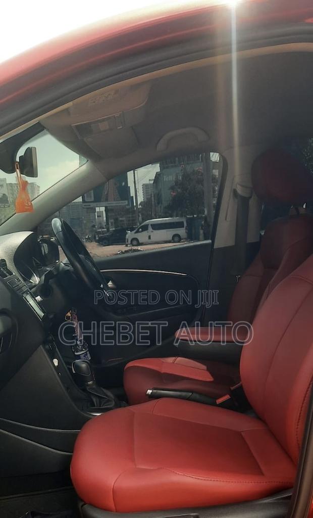 Volkswagen Polo 2012 Orange