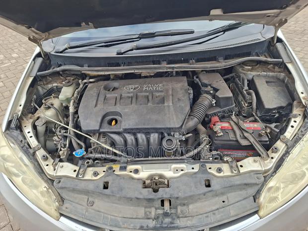 Toyota Wish 2011 Ivory
