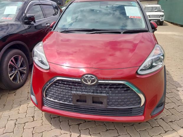 Toyota Sienta 2019 Red
