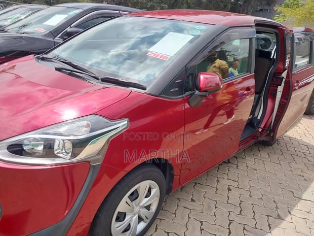 Toyota Sienta 2019 Red