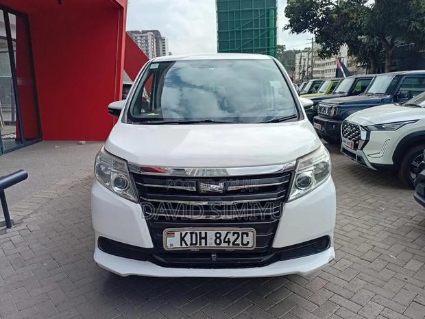 Toyota Noah 2012 White