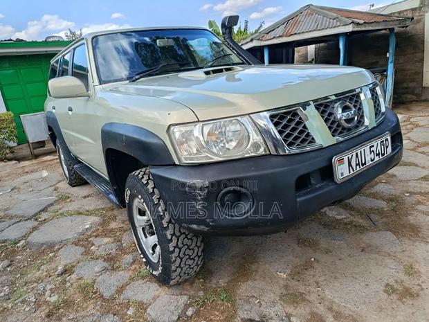 Nissan Patrol 3.0 TD GL 2006 Gold