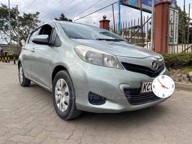 Toyota Vitz 1.3 FWD 5dr 2012 Silver