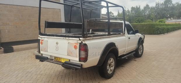 Nissan Hardbody 2016 White