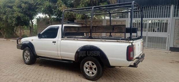 Nissan Hardbody 2016 White
