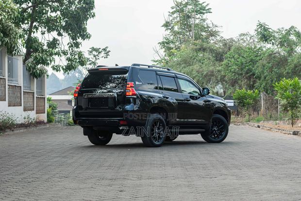 Toyota Land Cruiser Prado 2.8 2021 Black