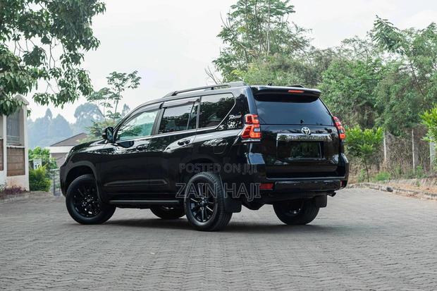 Toyota Land Cruiser Prado 2.8 2021 Black