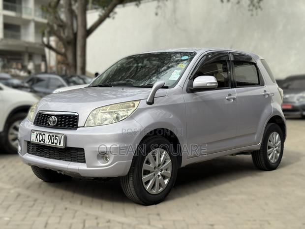 Toyota Rush 2011 Silver