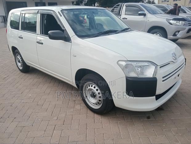 Toyota Probox 1.5 DX 4WD 2019 White