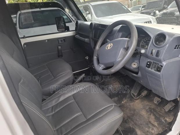 Toyota Land Cruiser 2005 White