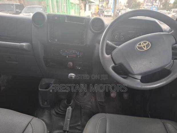Toyota Land Cruiser 2005 White