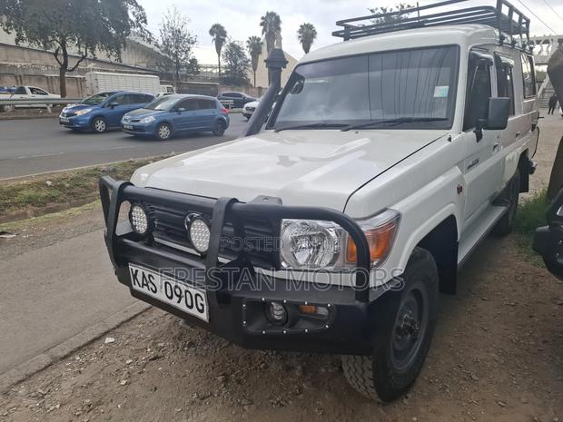 Toyota Land Cruiser 2005 White