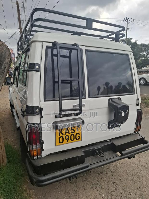 Toyota Land Cruiser 2005 White