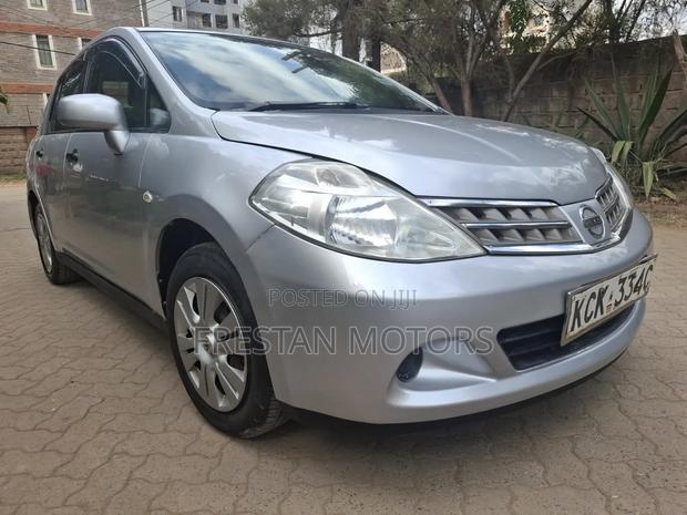 Nissan Tiida 2009 Silver