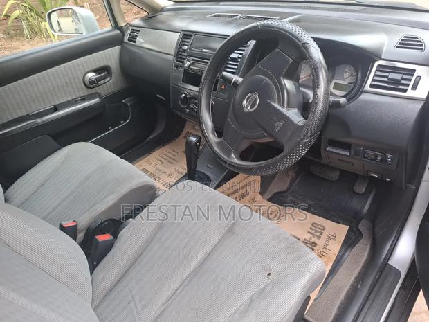 Nissan Tiida 2009 Silver