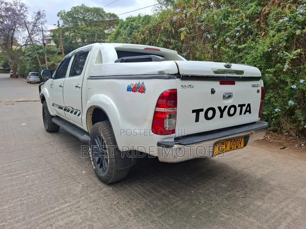 Toyota Hilux 3.0 D-4D 4x4 2012 White
