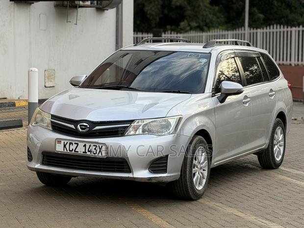 Toyota Corolla Fielder 2013 Silver