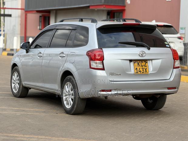 Toyota Corolla Fielder 2013 Silver