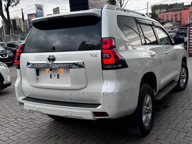 Toyota Land Cruiser Prado 2.8 2022 Off white