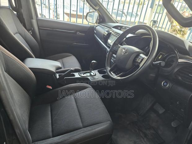 Toyota Hilux 2021 Black