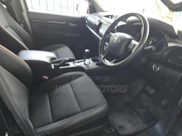Toyota Hilux 2021 Black