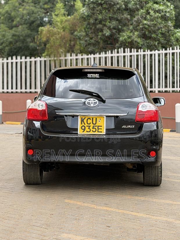 Toyota Auris 2012 Black