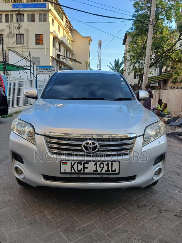 Toyota Vanguard 2010 Silver