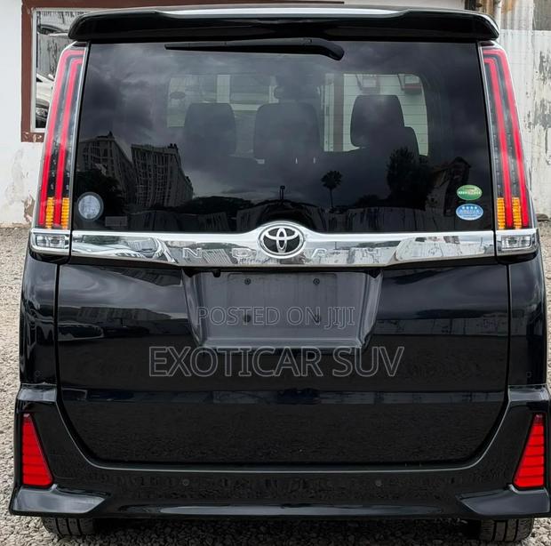 Toyota Noah 2.0 AWD (8 Seater) 2019 Black