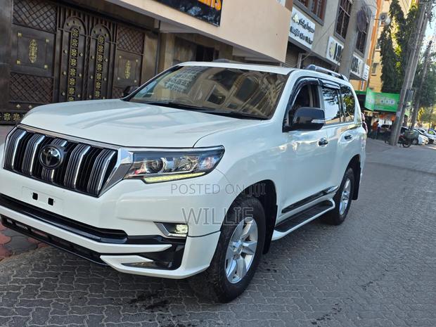Toyota Land Cruiser Prado 2018 White