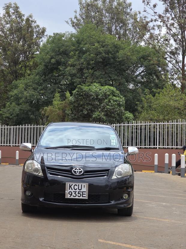 Toyota Auris 2012 Black