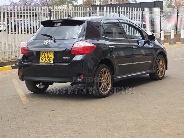 Toyota Auris 2012 Black