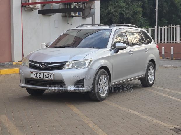 Toyota Corolla Fielder 2013