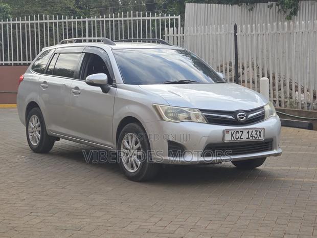 Toyota Corolla Fielder 2013