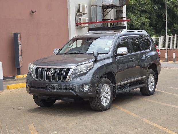 Toyota Land Cruiser Prado 2015 Gray