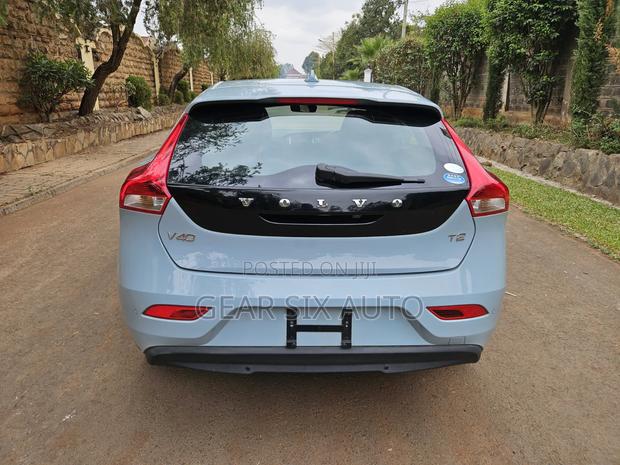 Volvo V40 2018 Blue