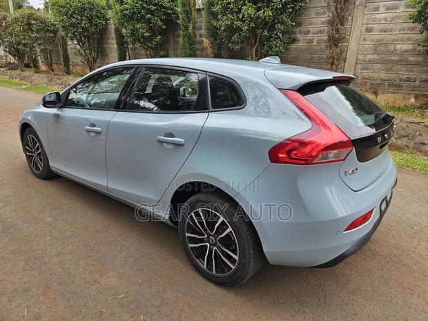 Volvo V40 2018 Blue