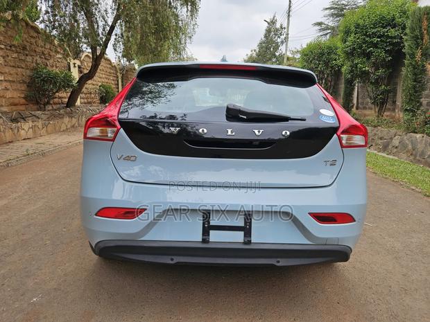 Volvo V40 2018 Blue
