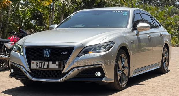 Toyota Crown 2018 Gray