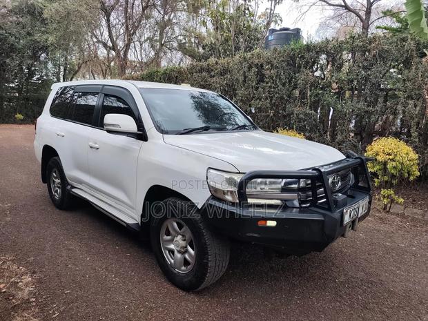 Toyota Land Cruiser 4.5 V8 GXR 2017 White