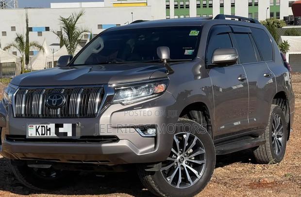 Toyota Land Cruiser Prado 2017 Brown