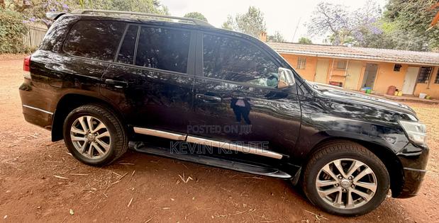 Toyota Land Cruiser 2011 Black