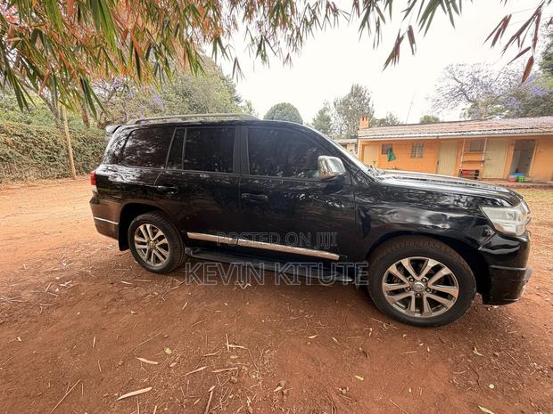 Toyota Land Cruiser 2011 Black