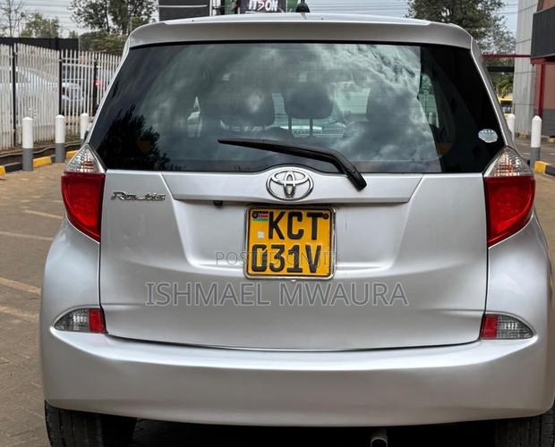 Toyota Ractis 1.5 FWD 2012 Silver