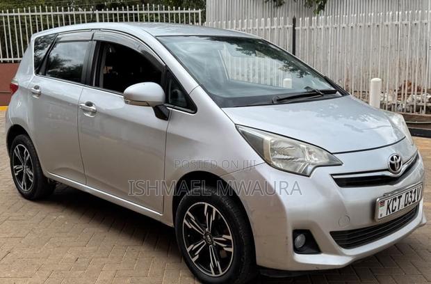 Toyota Ractis 1.5 FWD 2012 Silver