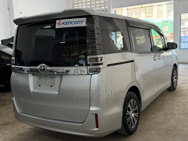 Toyota Voxy 2019 Silver