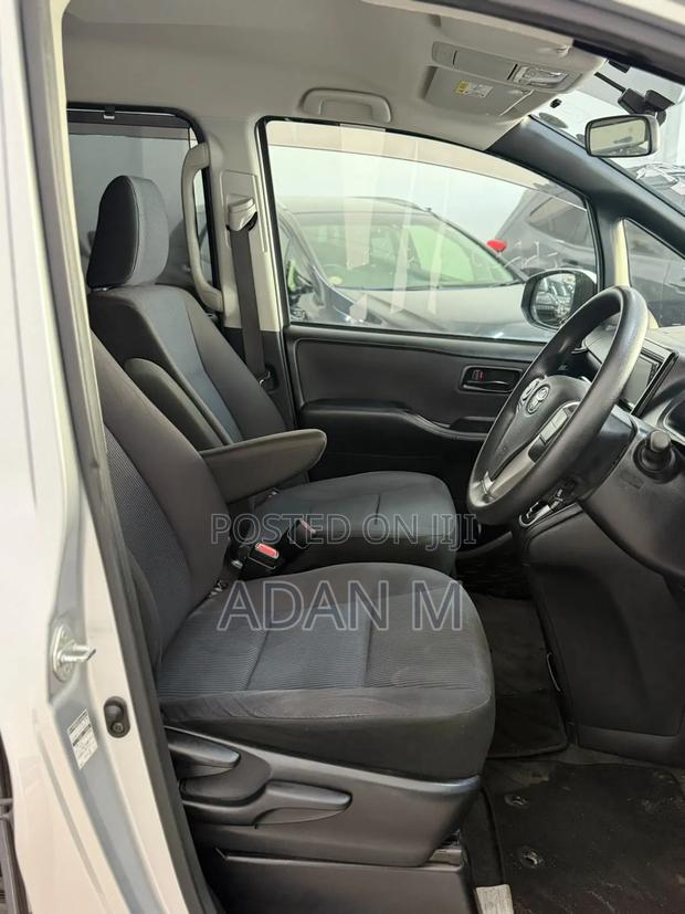 Toyota Voxy 2019 Silver