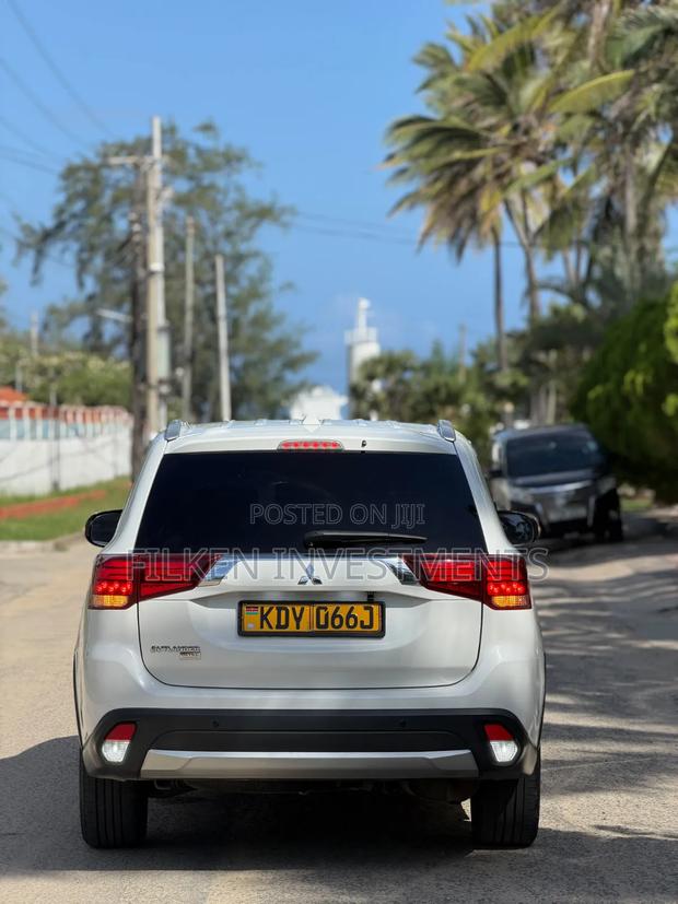 Mitsubishi Outlander SE AWC 2019 White